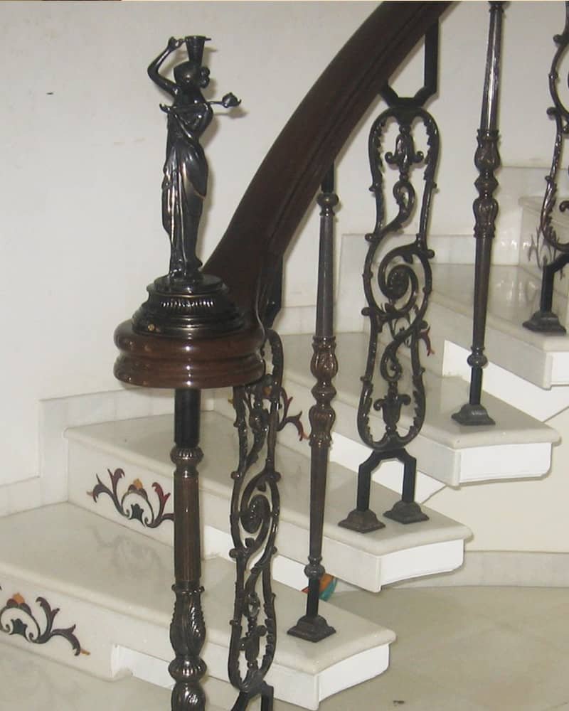Contemporary balcony railing design
